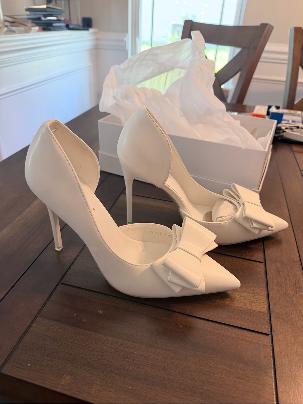Women's Pointed-Toe Bow Stiletto Heels in white